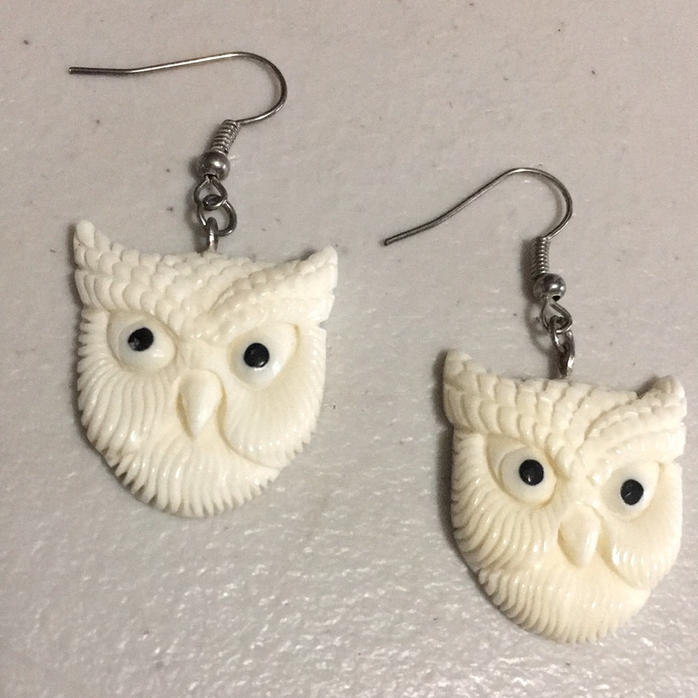 Natural bone carved magical owl face pierced wire dangle retro vintage earrings